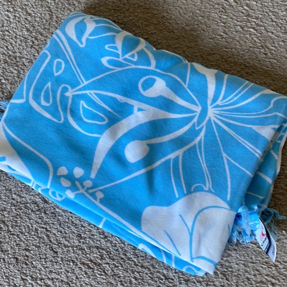 O’Neill blue and white wrap. Size 60” x 45” in excellent condition - Picture 8 of 8